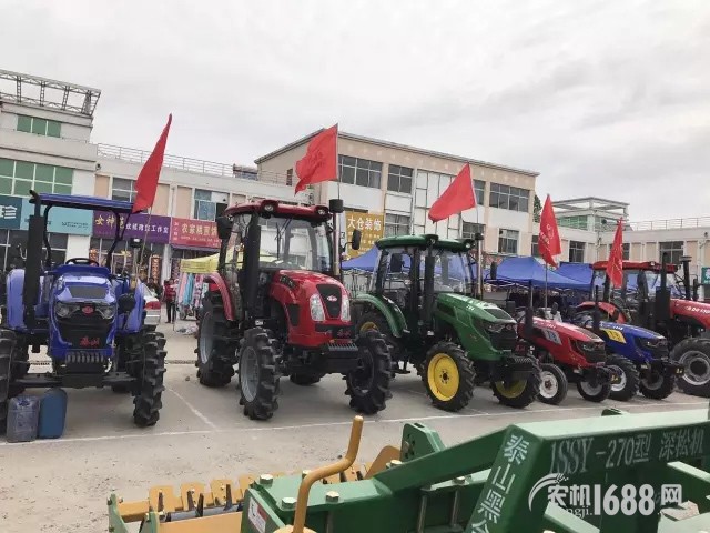 乘農(nóng)機下鄉(xiāng) 造福泰安百姓